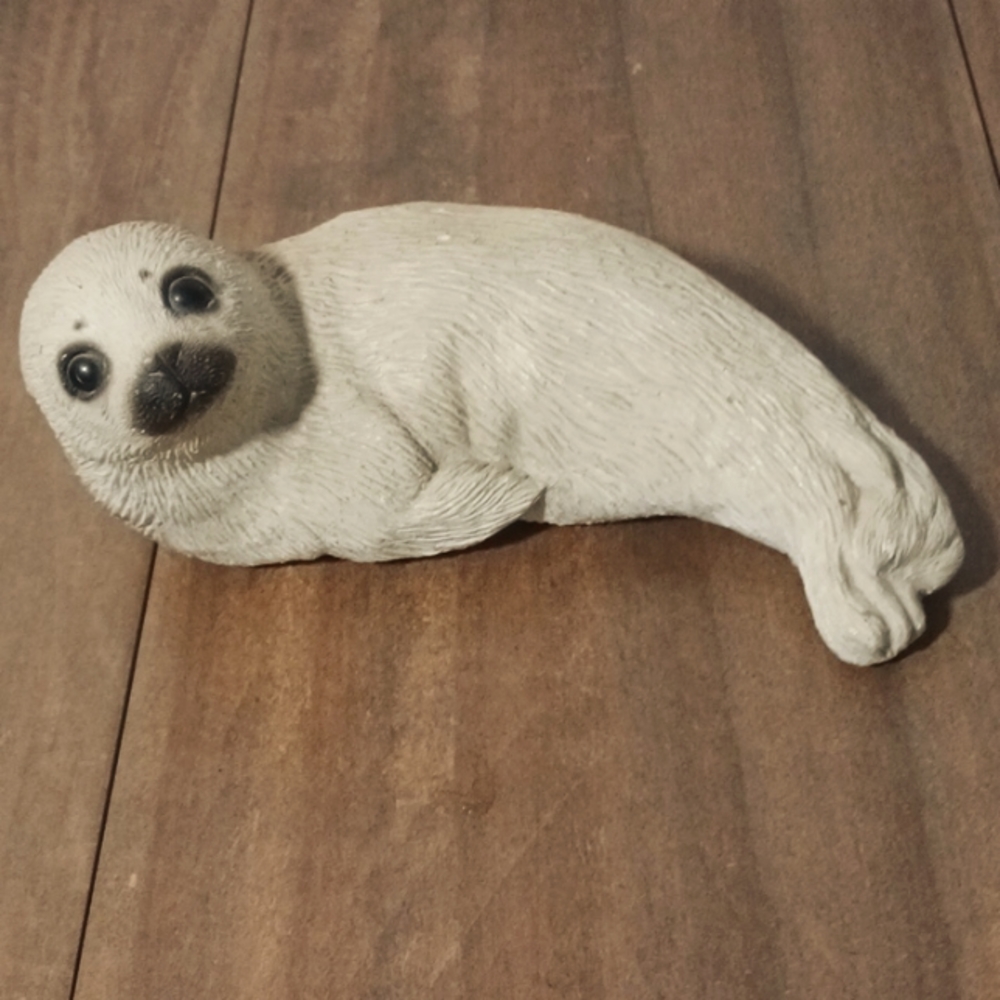 Vintage Sandicast baby seal.